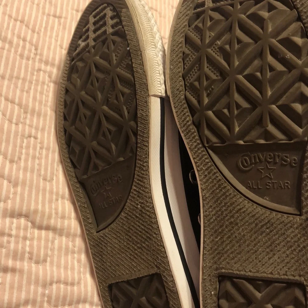 Converse girls sneakers black and white size 1 GUC